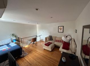 330 S 15th St #2R, Philadelphia, PA 19102