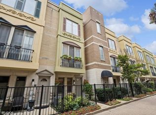 909 W Ohio St #B, Chicago, IL 60642