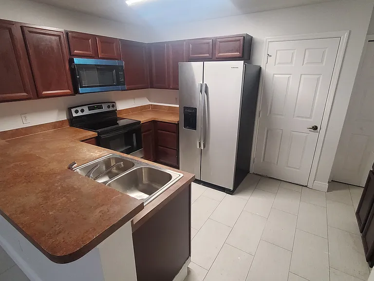 210 Artisan St — Photo 7
