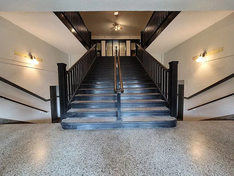 Come Home to Peterson Square Apartments — Photo 23