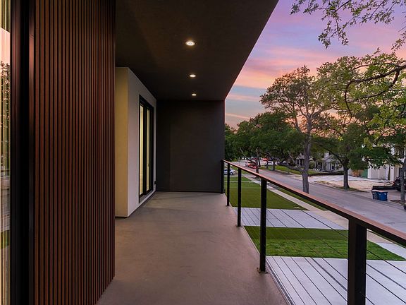 4th image of 3722 Park Ln