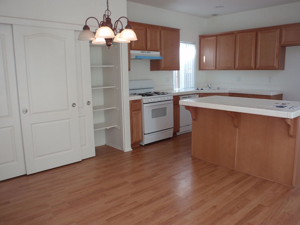 2nd image of 1076 Shady Ct