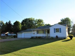 1035 Wakefield Rd, Leavittsburg, OH 44430