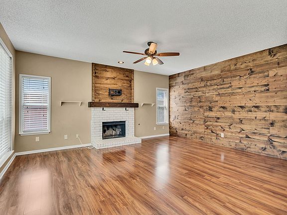 3rd image of 2728 Laurel Hill Dr