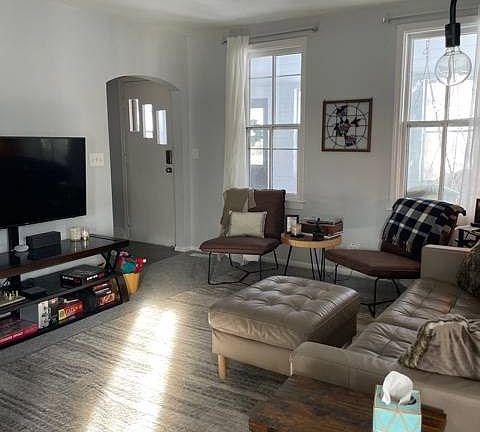 2778 - Living Room + Entry_01122022