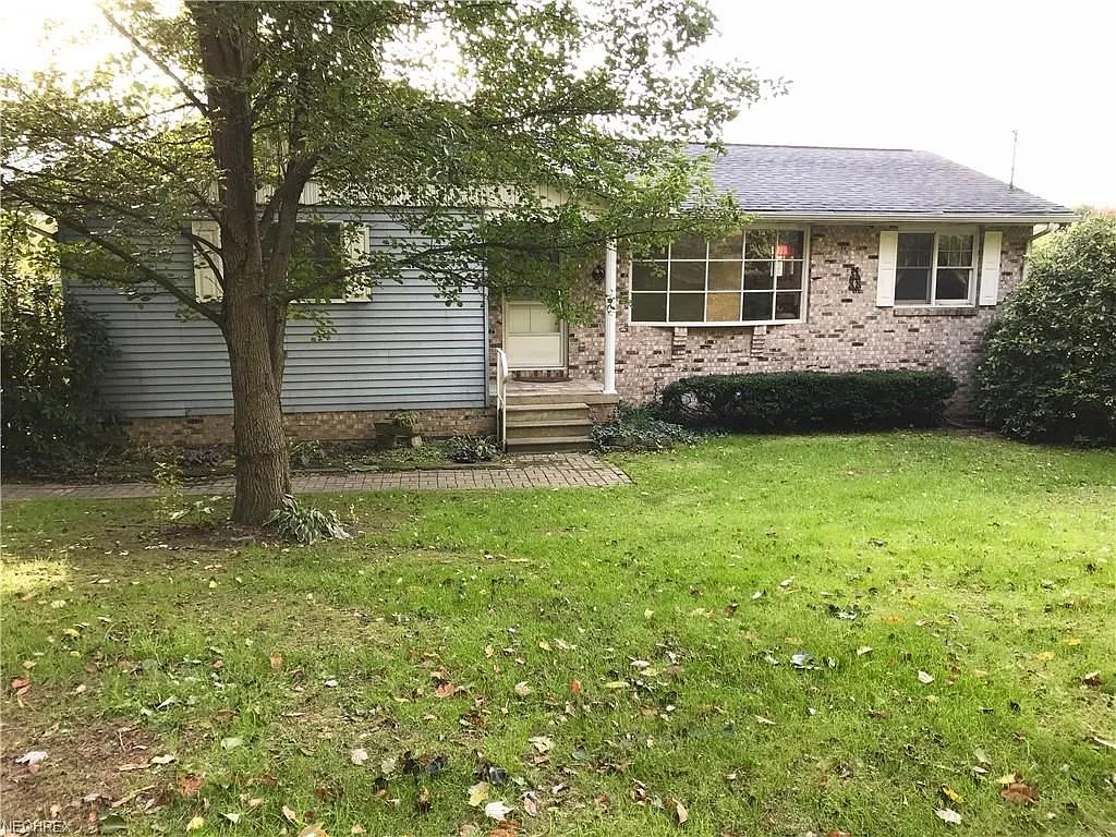 2487 Woodbine Ave photo 1