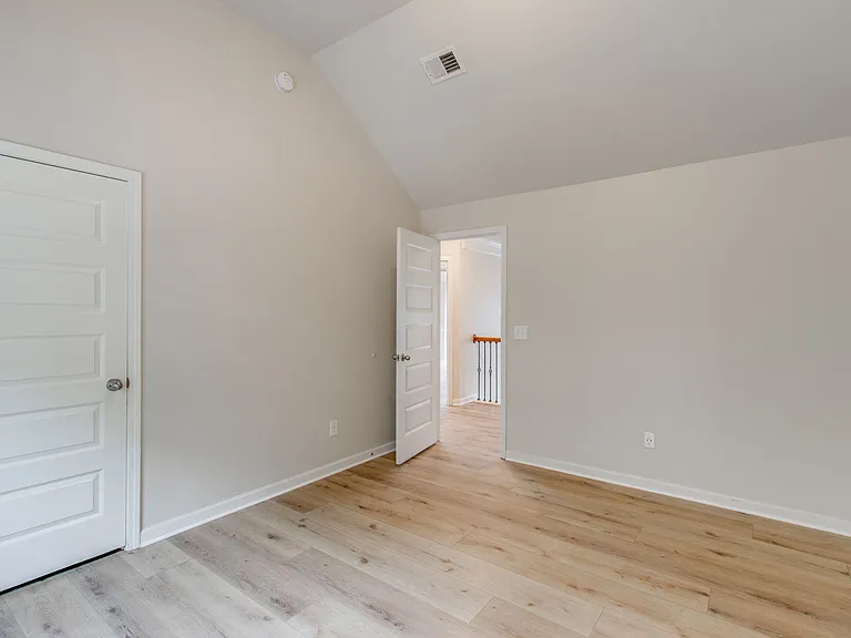 609 Angel Oak Ln — Photo 32
