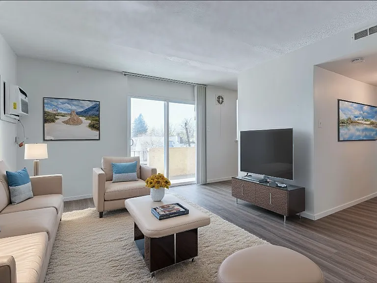 Ivanhoe Apartments — Photo 2