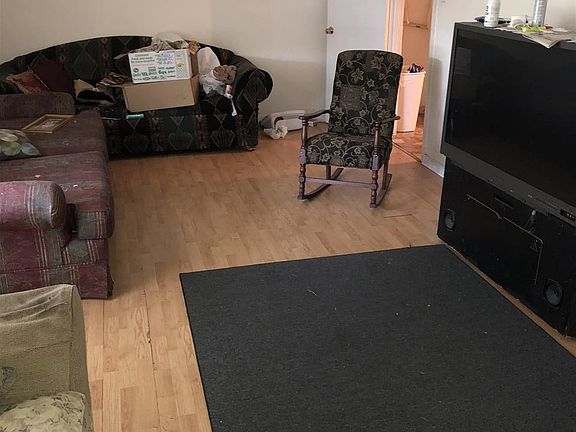 2nd image of 104 Belaire Dr
