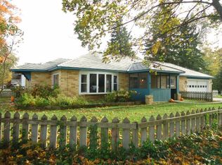 233 W Sherman St, Caro, MI 48723