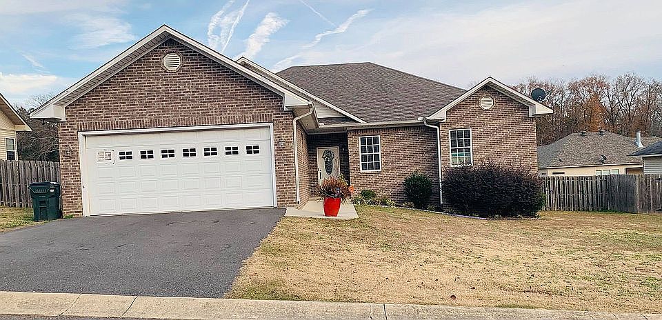 1st image of 121 Fox Chase Cir