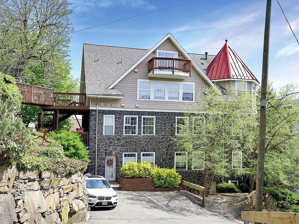 1st image of 170 Undercliff Ave Floor 1