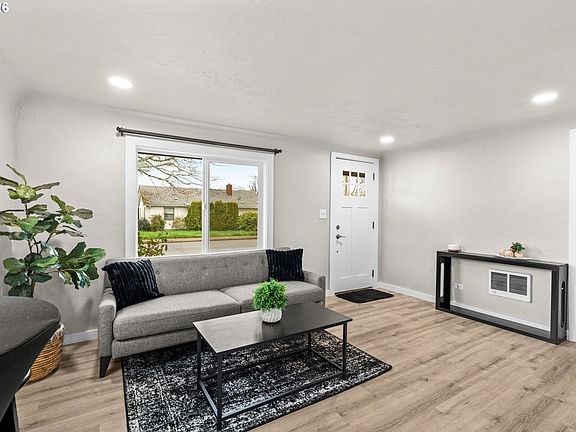 3rd image of 1865 Scott Rd