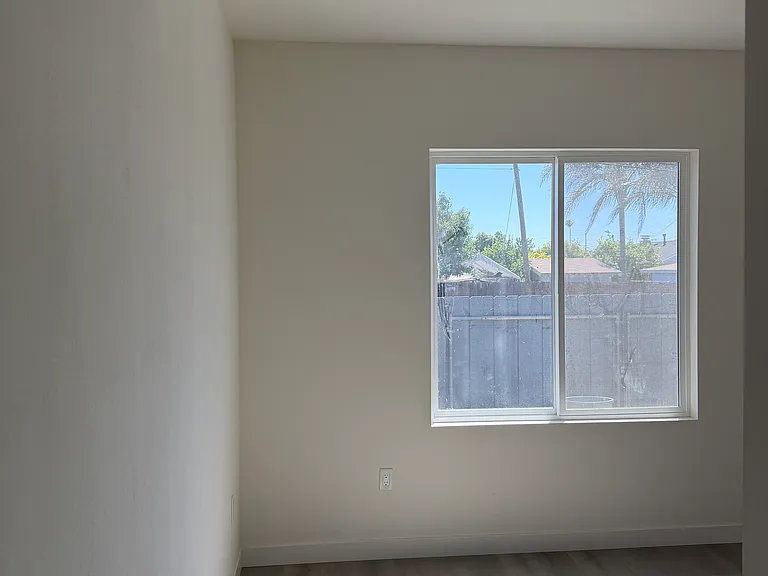 1901 Vollmer Way #B — Photo 3