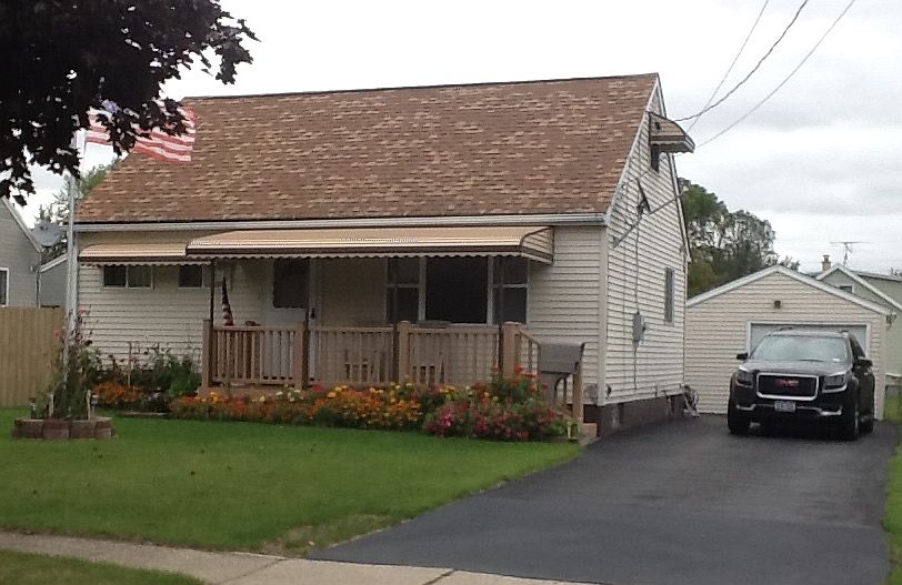 1st image of 15 Wyandotte St