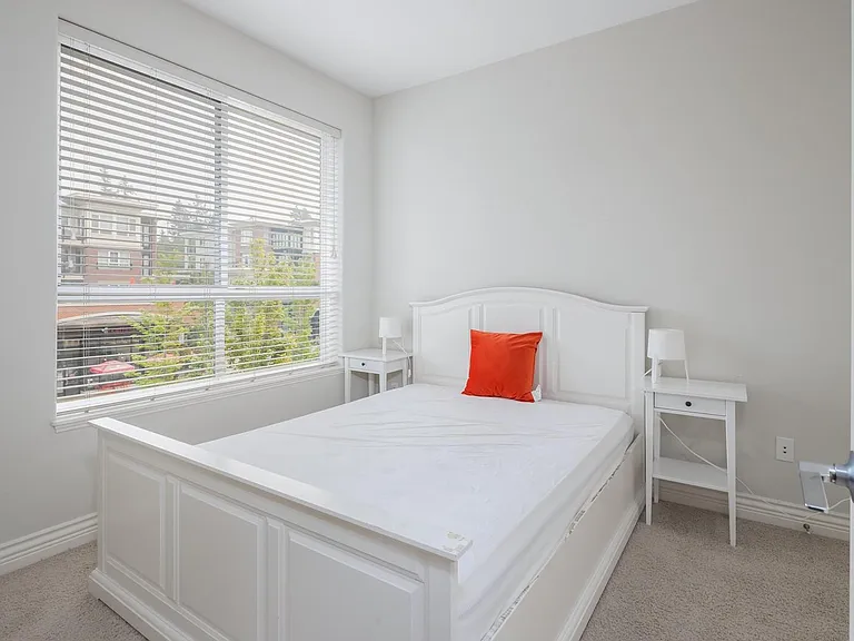 2970 King George Blvd #324 — Photo 5