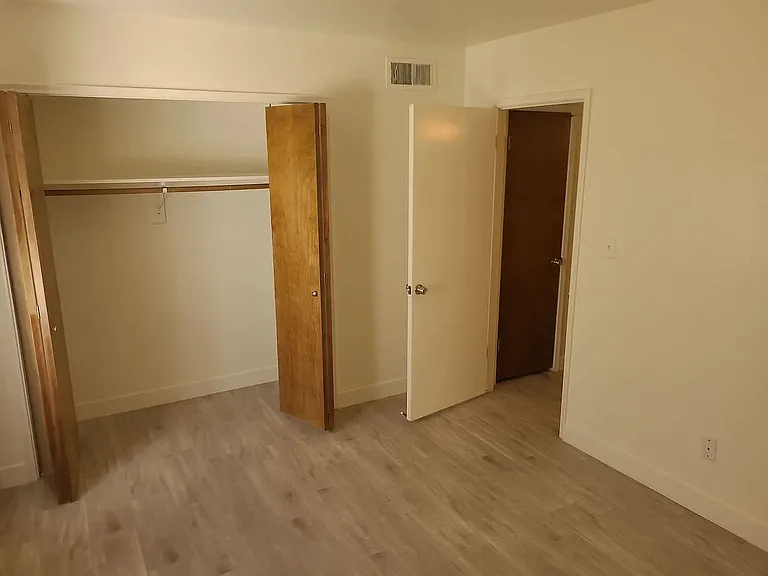 552 N Emerson St — Photo 4
