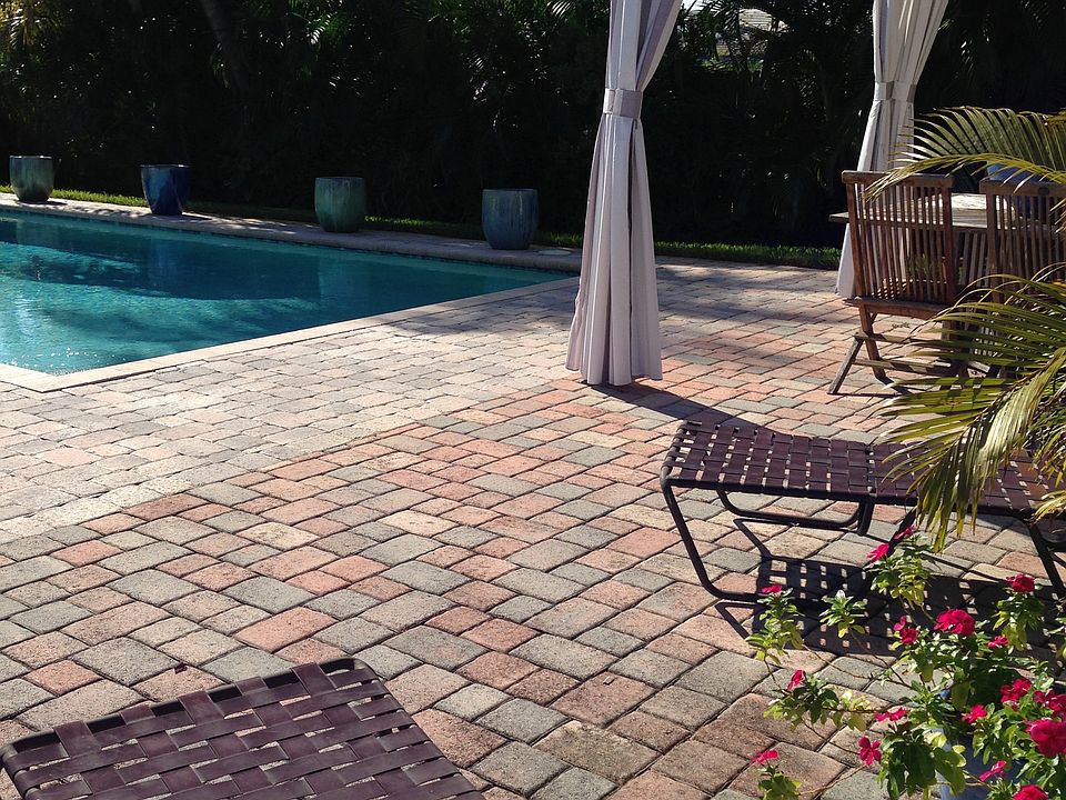 2nd image of 3205 Fernwood Dr