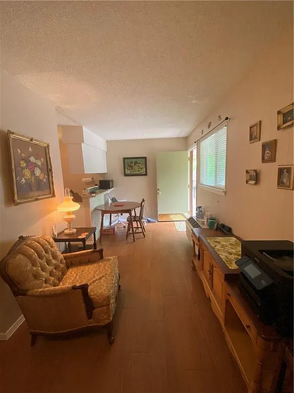 1 bed, 1.0 bath, 400 sqft, $725 — Photo 3