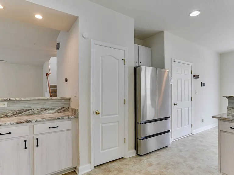 528 Normandy St — Photo 17