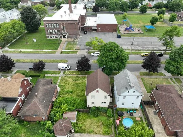 2417 Independence Ave, Niagara Falls, NY 14301