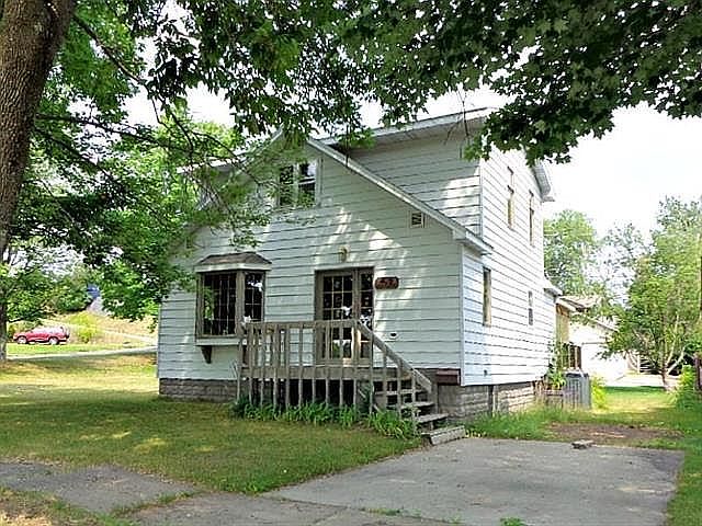 1st image of 405 Balsam St