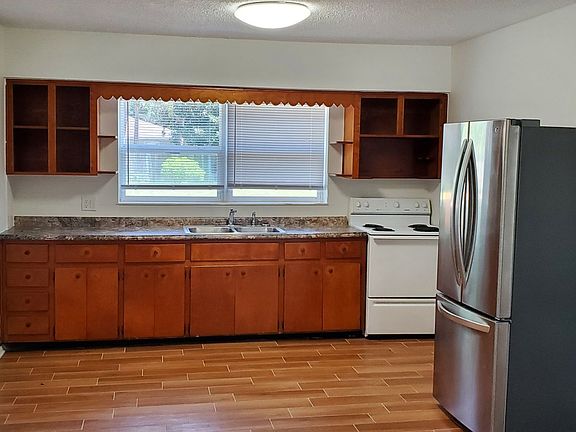 5th image of 232 Birch St