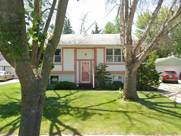 2037 E Hughes Ave, Des Moines, IA 50320