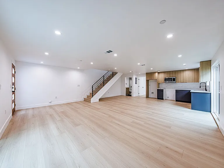 2026 Luxury 3, 4 & 5 Bed Townhomes — Photo 35