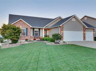 2195 Warwick Castle Dr, Imperial, MO 63052