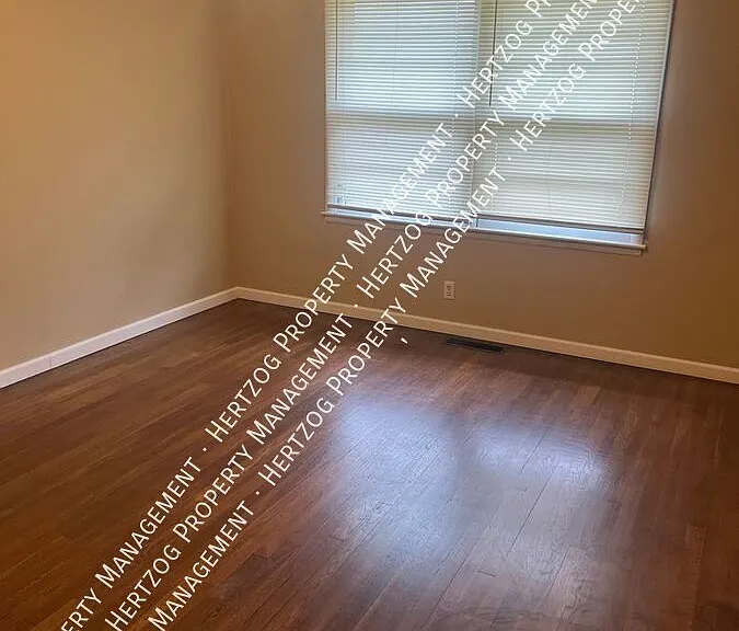 1701 El Camino St — Photo 3