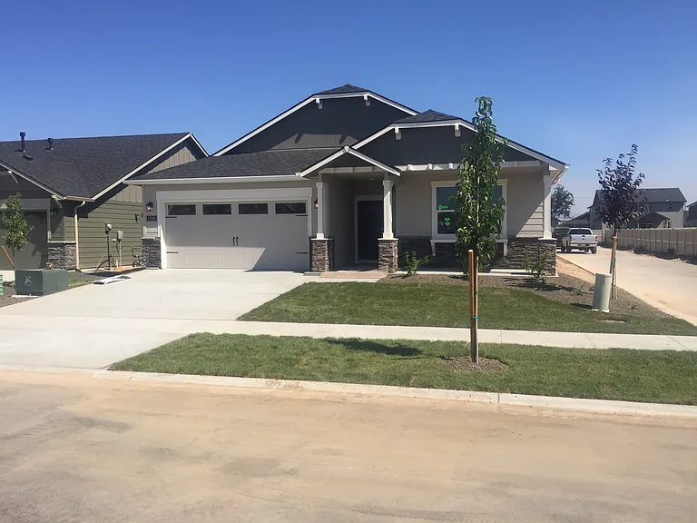 1298 N Tyra Ave — Photo 3