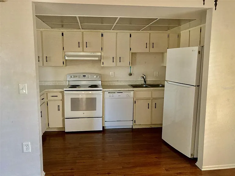 5008 Manatee Ave W #1 — Photo 6