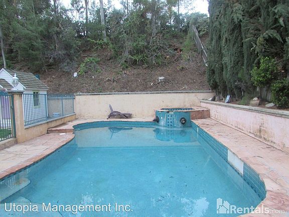 2nd image of 3800 Middleburg Pl