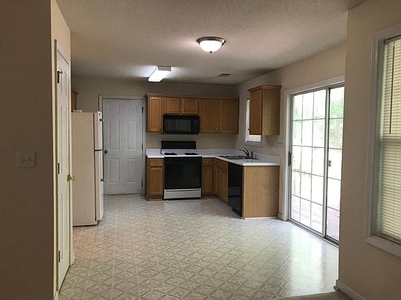 Large eat-in kitchen