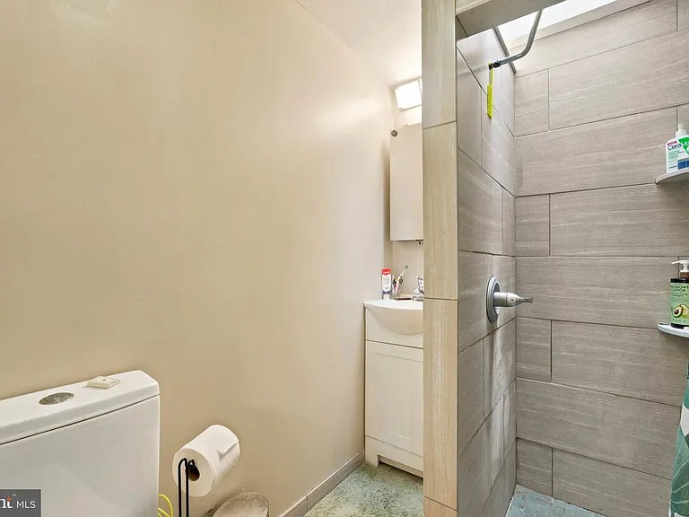 402 Durfor St #1 — Photo 9