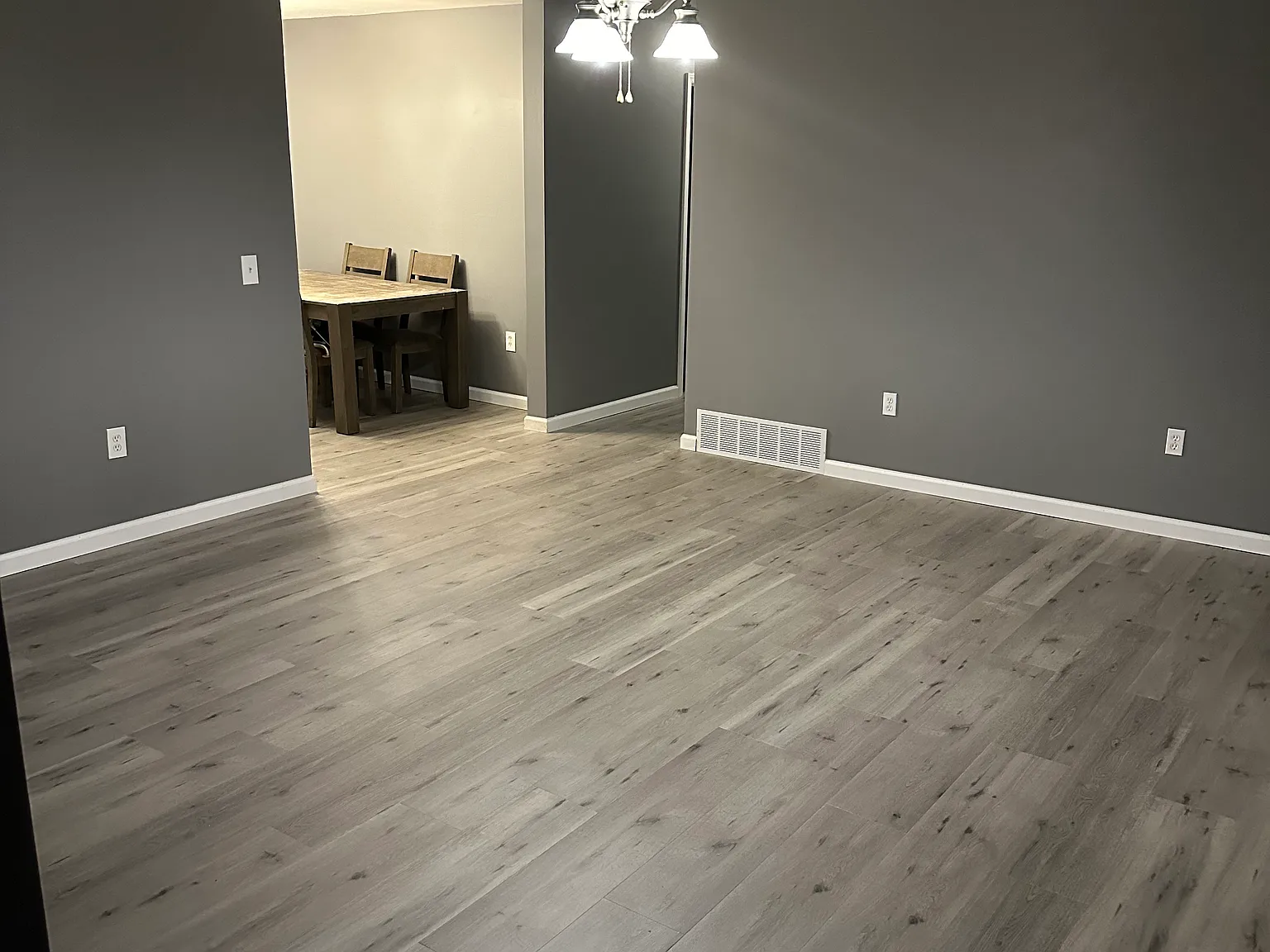 401 Holl Rd NE — Photo 1