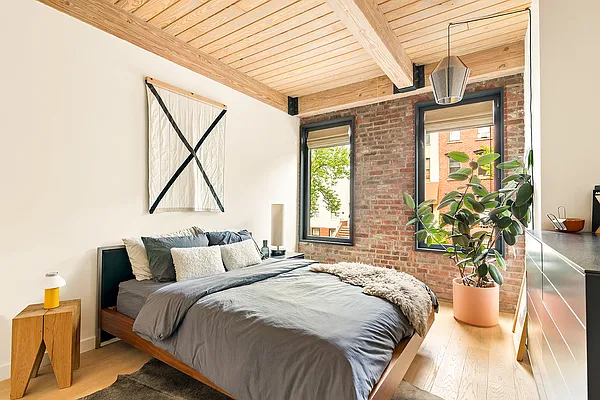 Bedroom, photo 1