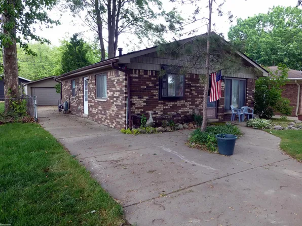 39435 Prentiss St, Harrison Township, MI 48045