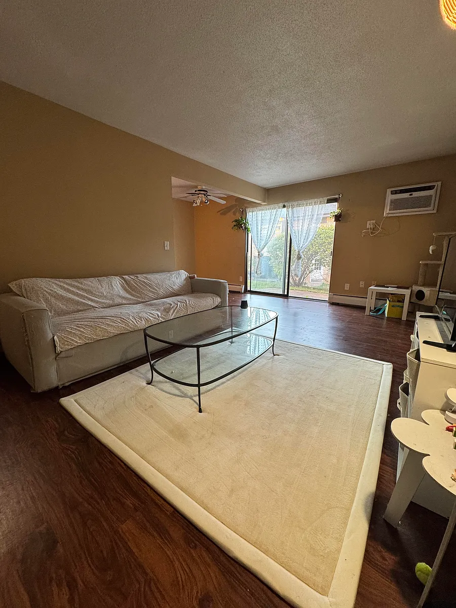 Building Photo - 930 Westbrooke Way #2