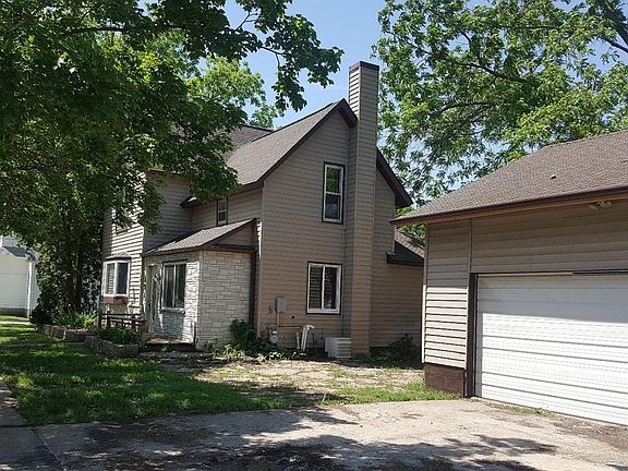 2nd image of 203 2nd St N