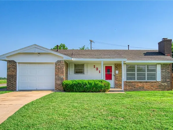121 Mimosa St, Cordell, OK 73632