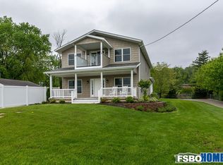 21932 Great River Rd, Le Claire, IA 52753