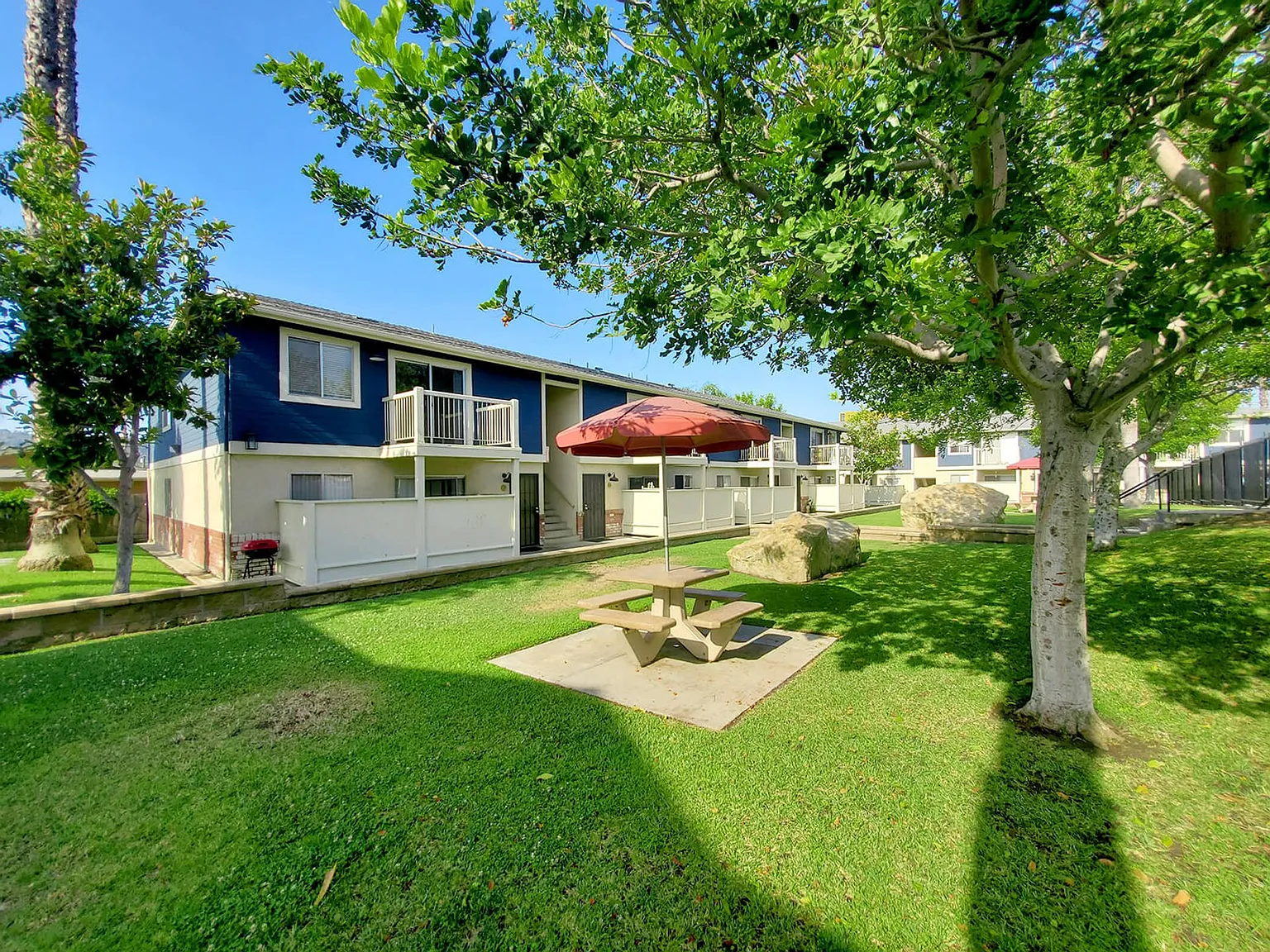 Palm Villas Apartments — Photo 2