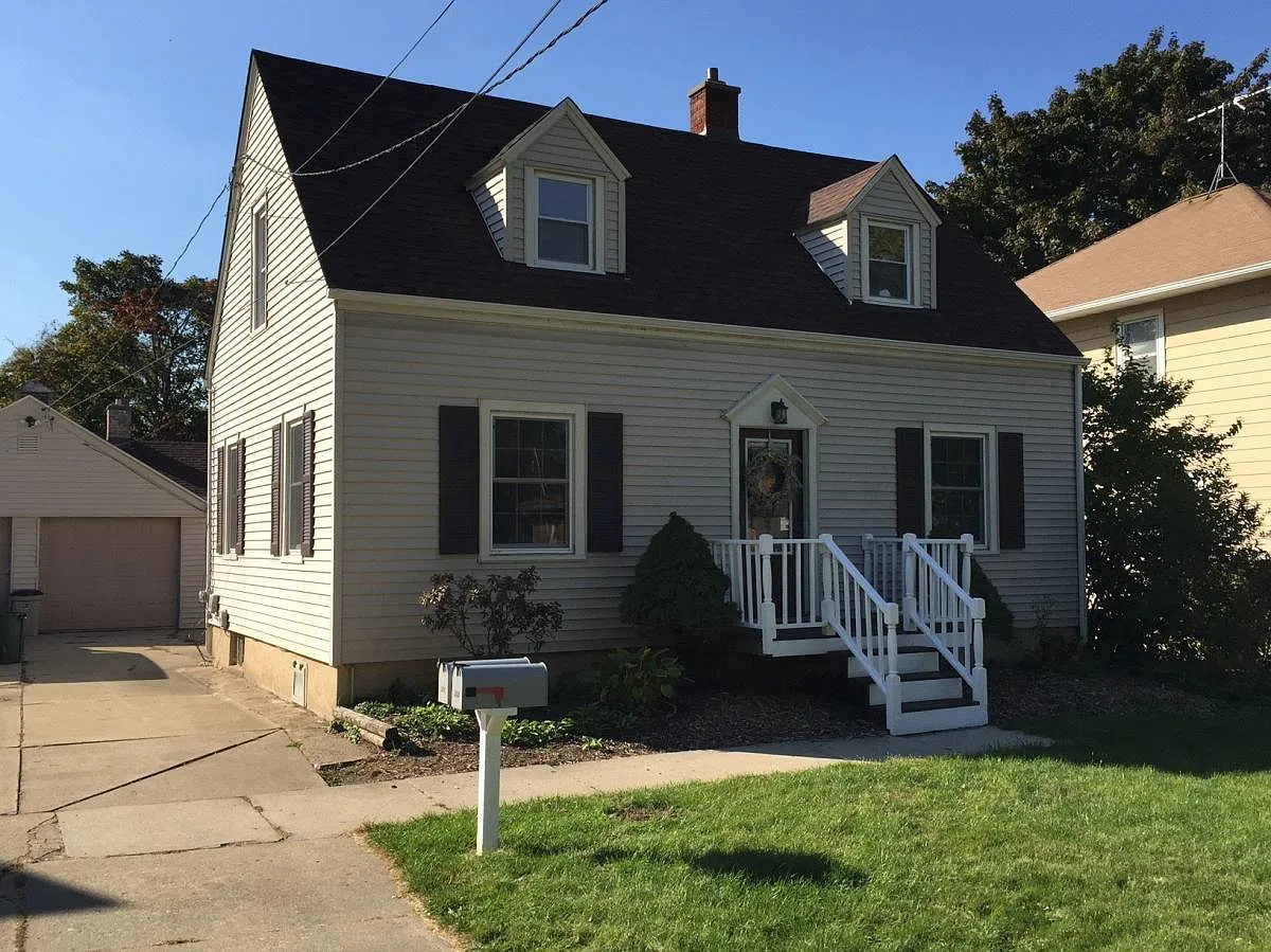 325 N Batavia Ave photo 1