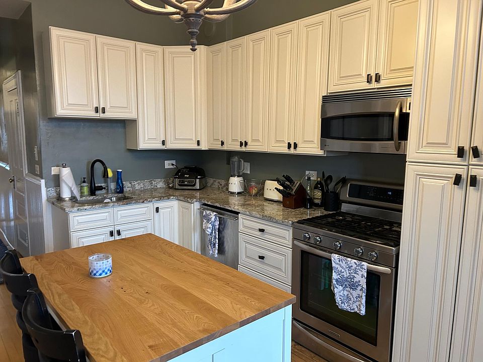 1st image of 1123 W Drummond Pl #3