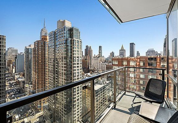 4th image of 101 W 24th St APT 28E