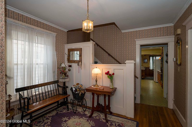 4th image of 1046 Ardsley Road