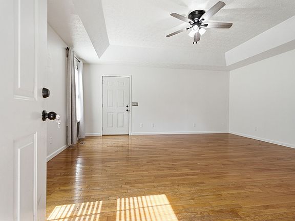 4th image of 671 Circle Dr