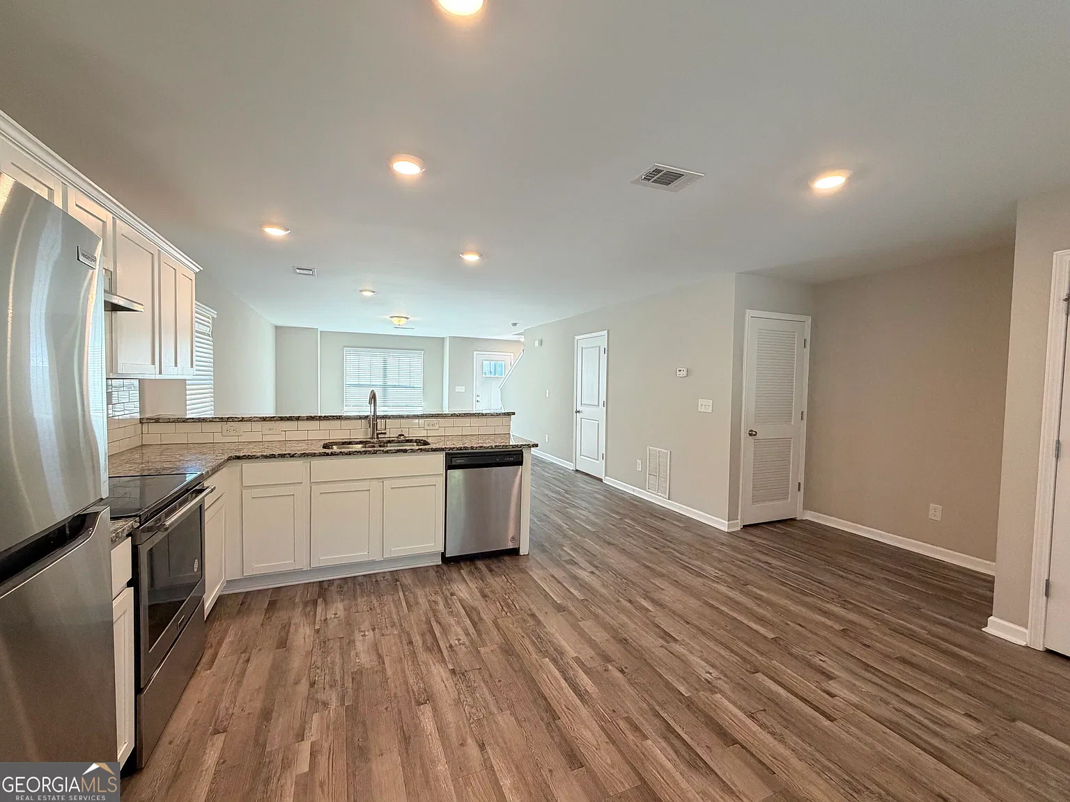 4 bed, 2.5 bath, 1648 sqft, $1,745 — Photo 4